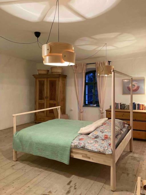 House By The Church - Entire House Crit Экстерьер фото