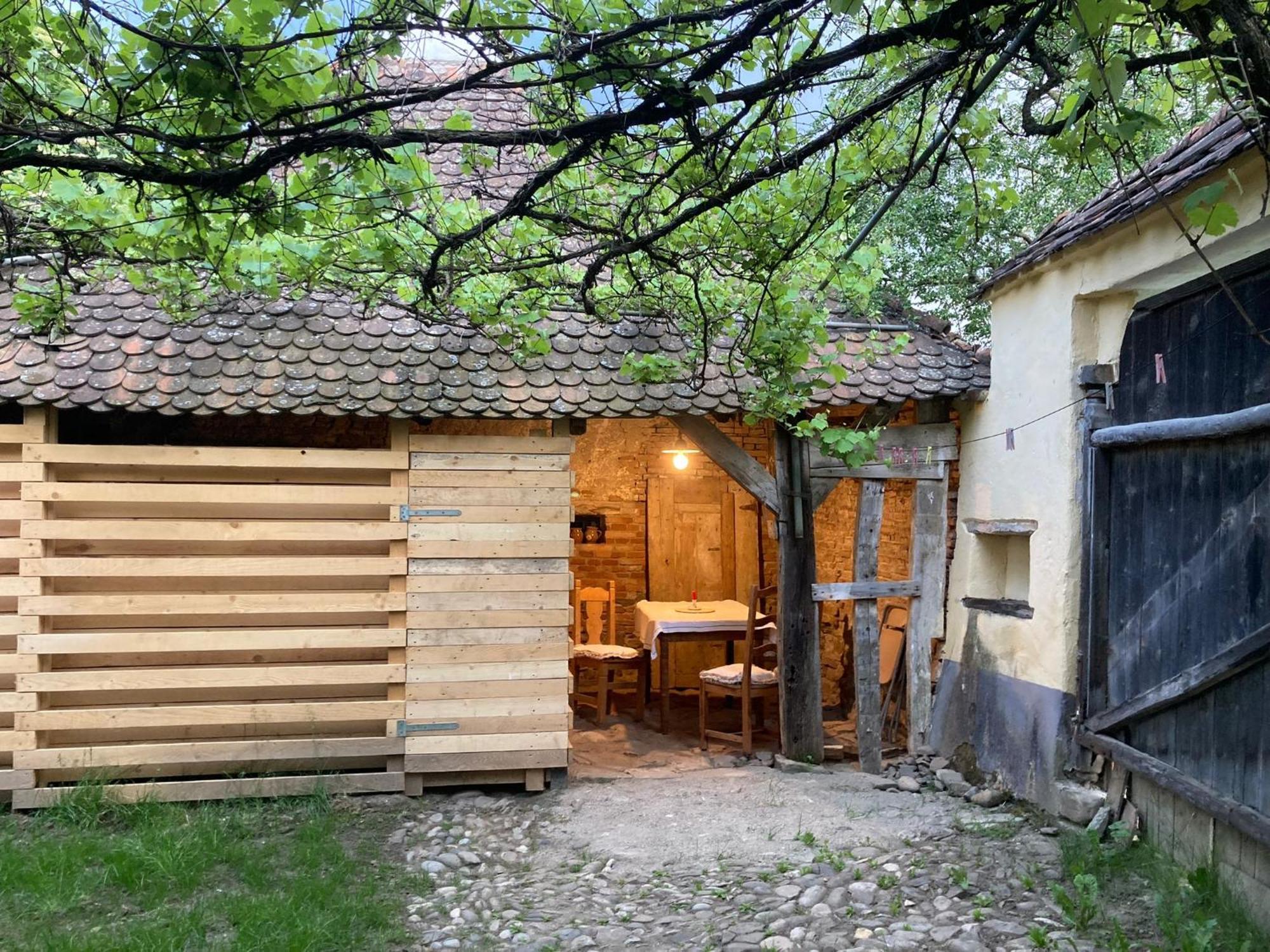 House By The Church - Entire House Crit Экстерьер фото